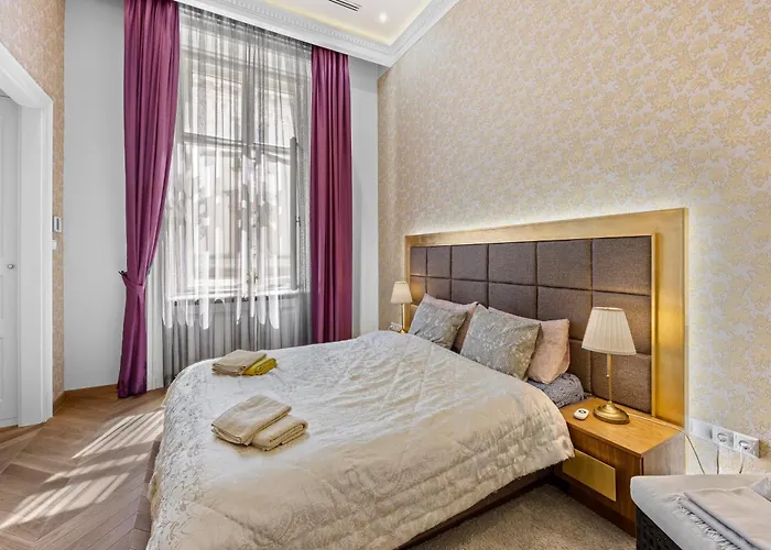 Count Zrinyi Basilica Luxurious Residence