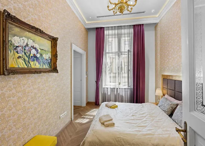 Count Zrinyi Basilica Luxurious Residence